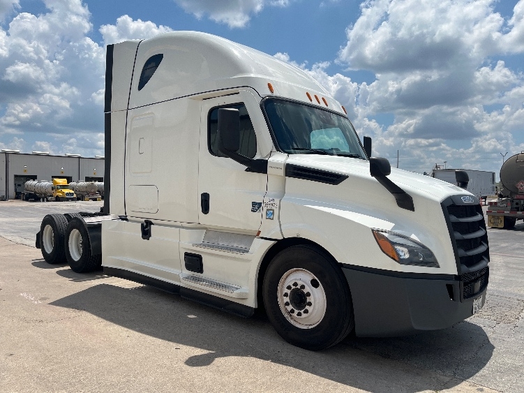 Used 2022 Freightliner Cascadia - photo 1