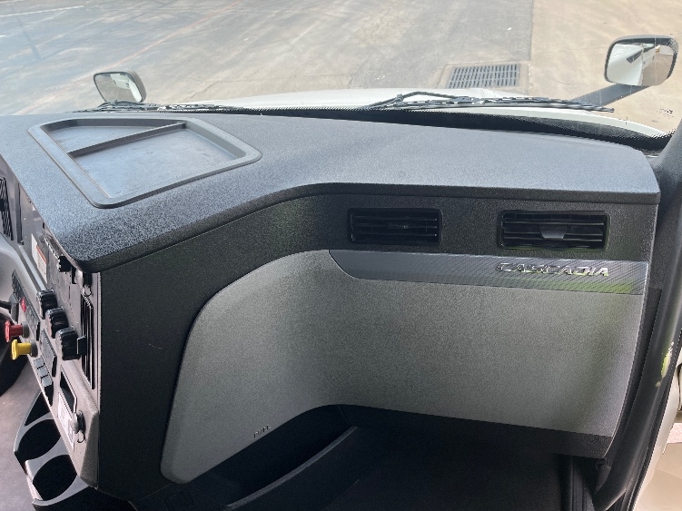 Used 2022 Freightliner Cascadia - photo 16
