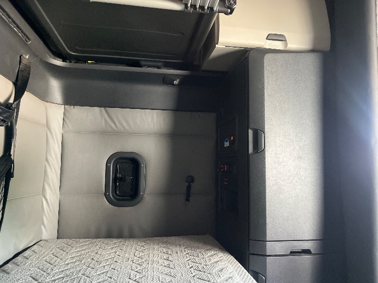 Used 2022 Freightliner Cascadia - photo 20