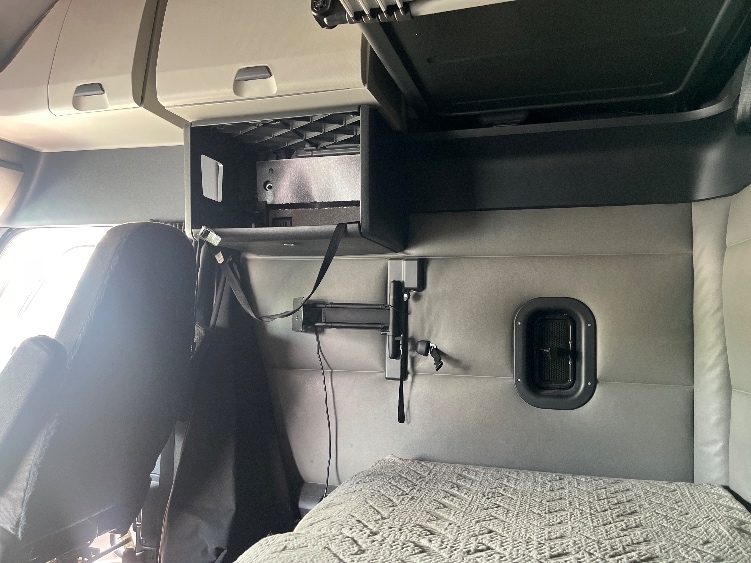 Used 2022 Freightliner Cascadia - photo 21
