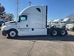 Used 2022 Freightliner Cascadia Detroit DD15AT Semi Truck with Sleeper Cab for sale #385104 - photo 4
