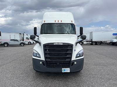 Used 2022 Freightliner Cascadia Detroit DD15AT Semi Truck with Sleeper Cab for sale #385120 - photo 2