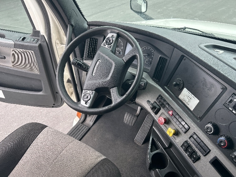 Used 2022 Freightliner Cascadia - photo 13
