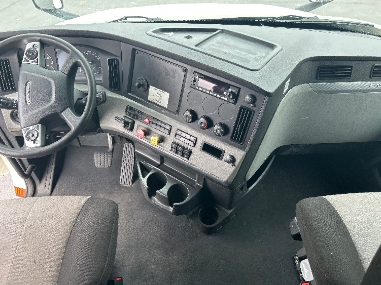 Used 2022 Freightliner Cascadia - photo 14