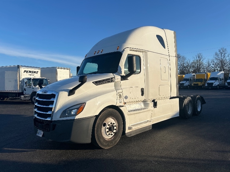 Used 2022 Freightliner Cascadia - photo 5
