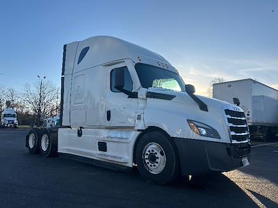 Used 2022 Freightliner Cascadia - photo 1