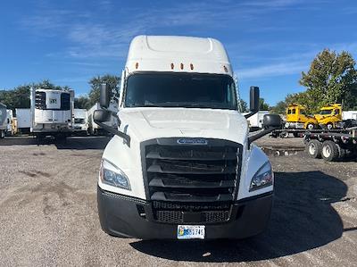 Used 2022 Freightliner Cascadia Detroit DD15AT Semi Truck with Sleeper Cab for sale #385130 - photo 2