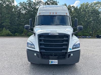 Used 2022 Freightliner Cascadia Detroit DD15AT Semi Truck with Sleeper Cab for sale #385142 - photo 2
