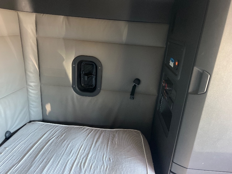 Used 2022 Freightliner Cascadia - photo 20