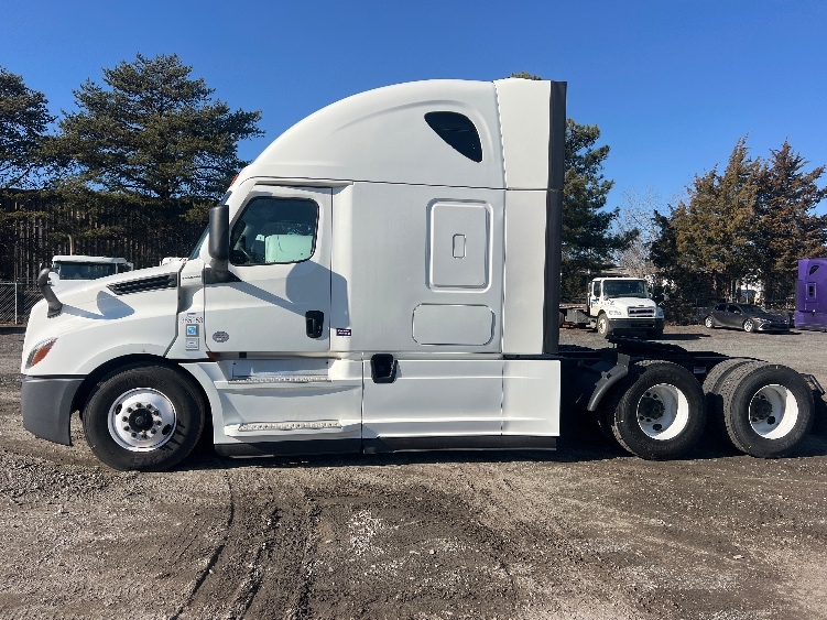 Used 2022 Freightliner Cascadia - photo 6