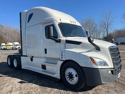 Used 2022 Freightliner Cascadia Detroit DD15AT Semi Truck with Sleeper Cab for sale #385253 - photo 1