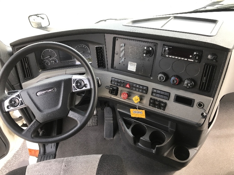 Used 2022 Freightliner Cascadia - photo 13