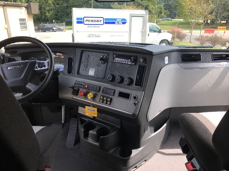 Used 2022 Freightliner Cascadia - photo 14