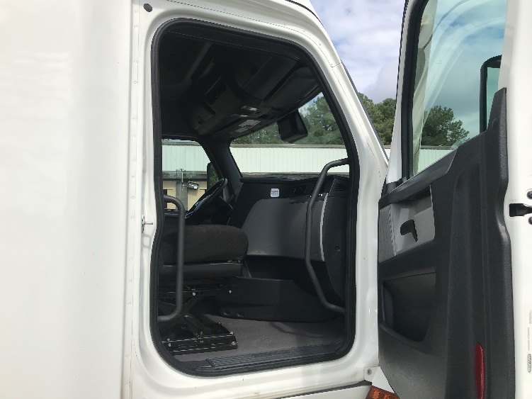 Used 2022 Freightliner Cascadia - photo 15