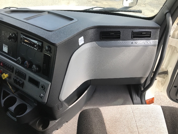 Used 2022 Freightliner Cascadia - photo 16