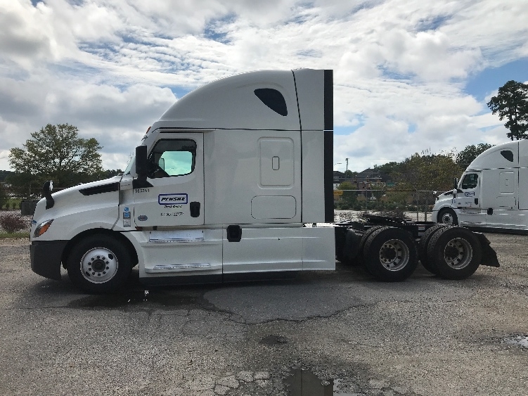 Used 2022 Freightliner Cascadia - photo 6