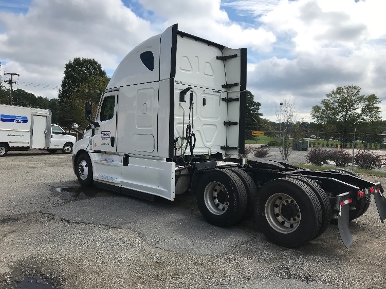Used 2022 Freightliner Cascadia - photo 7