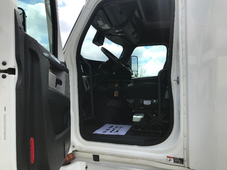 Used 2022 Freightliner Cascadia - photo 11