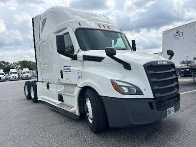 Used 2022 Freightliner Cascadia Detroit DD15AT Semi Truck with Sleeper Cab for sale #385263 - photo 1