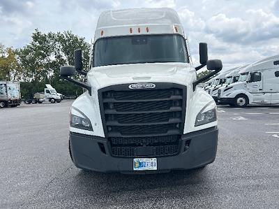 Used 2022 Freightliner Cascadia Detroit DD15AT Semi Truck with Sleeper Cab for sale #385263 - photo 2