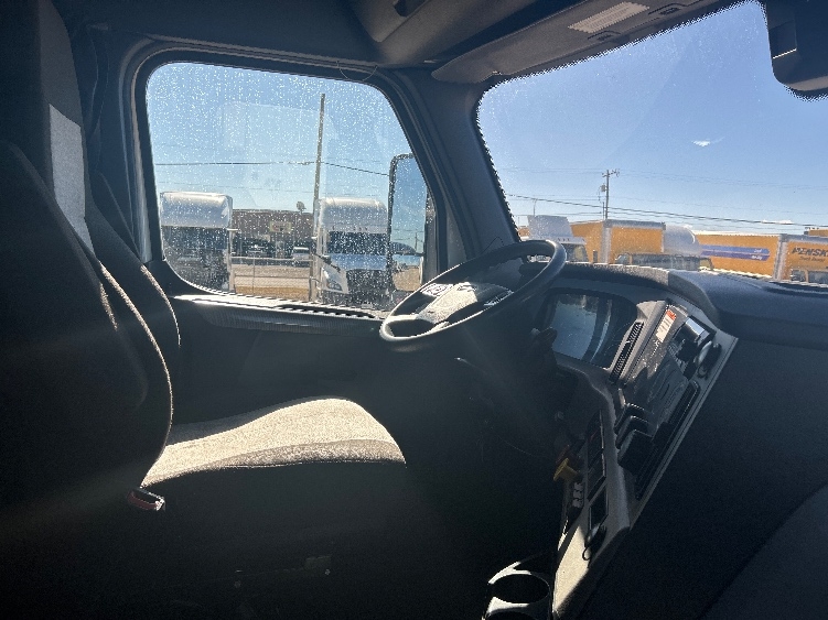 Used 2022 Freightliner Cascadia - photo 17
