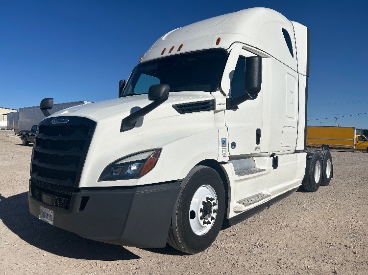 Used 2022 Freightliner Cascadia - photo 5