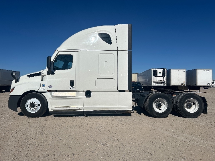 Used 2022 Freightliner Cascadia - photo 6