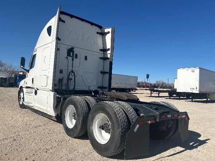 Used 2022 Freightliner Cascadia - photo 7