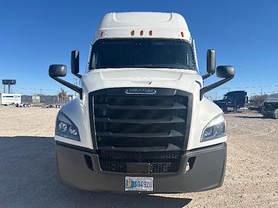 Used 2022 Freightliner Cascadia Detroit DD15AT Semi Truck with Sleeper Cab for sale #385265 - photo 2