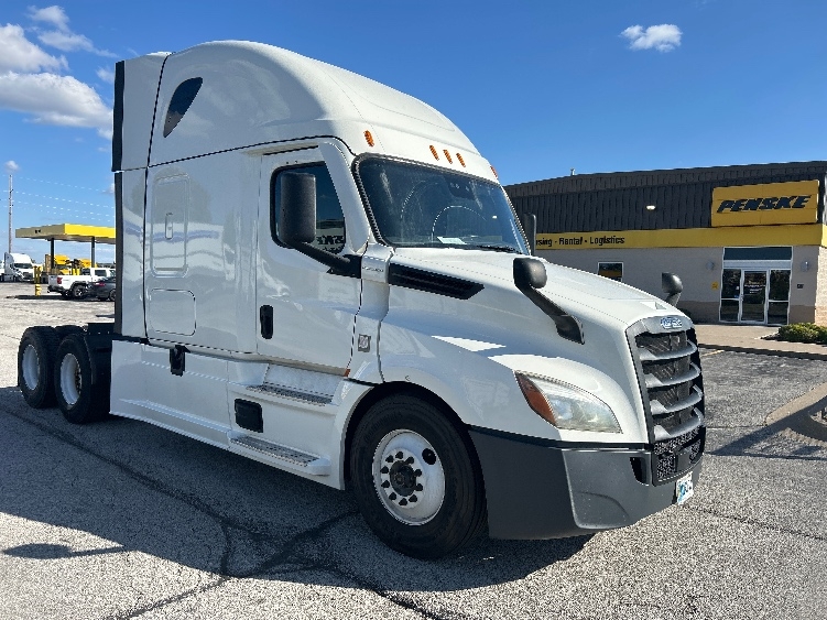 Used 2022 Freightliner Cascadia - photo 1