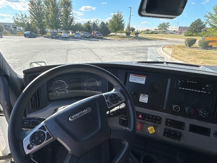 Used 2022 Freightliner Cascadia - photo 13