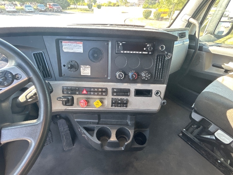 Used 2022 Freightliner Cascadia - photo 14