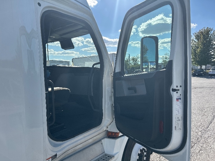 Used 2022 Freightliner Cascadia - photo 15