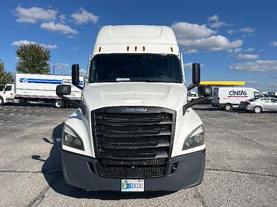 Used 2022 Freightliner Cascadia Detroit DD15AT Semi Truck with Sleeper Cab for sale #385273 - photo 2