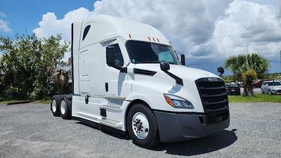 Used 2022 Freightliner Cascadia Detroit DD15AT Semi Truck with Sleeper Cab for sale #385274 - photo 1