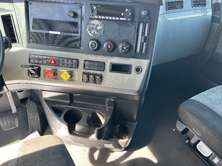 Used 2022 Freightliner Cascadia - photo 14