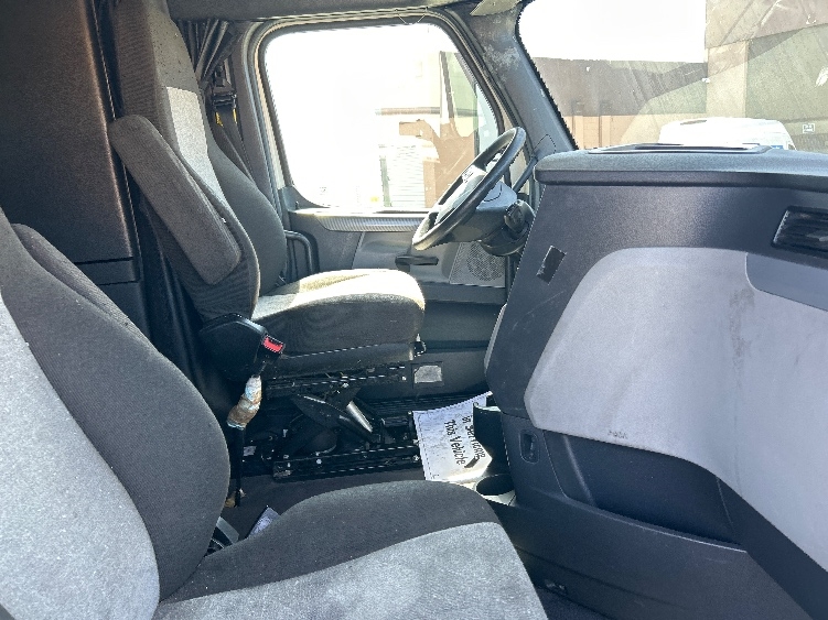 Used 2022 Freightliner Cascadia - photo 17