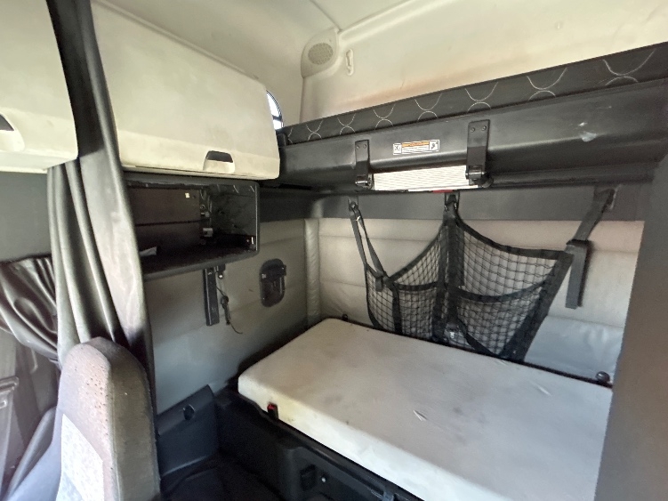 Used 2022 Freightliner Cascadia - photo 21