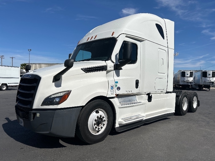 Used 2022 Freightliner Cascadia - photo 5