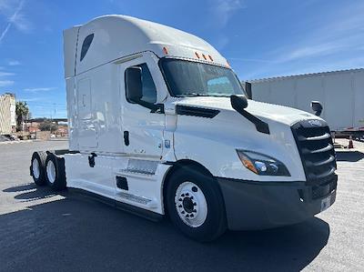 Used 2022 Freightliner Cascadia - photo 1