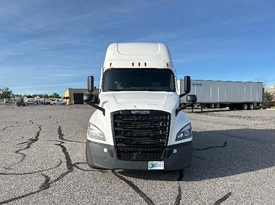 Used 2022 Freightliner Cascadia Detroit DD15AT Semi Truck with Sleeper Cab for sale #385299 - photo 2