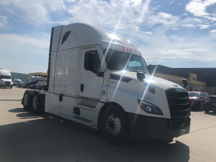 Used 2022 Freightliner Cascadia - photo 1