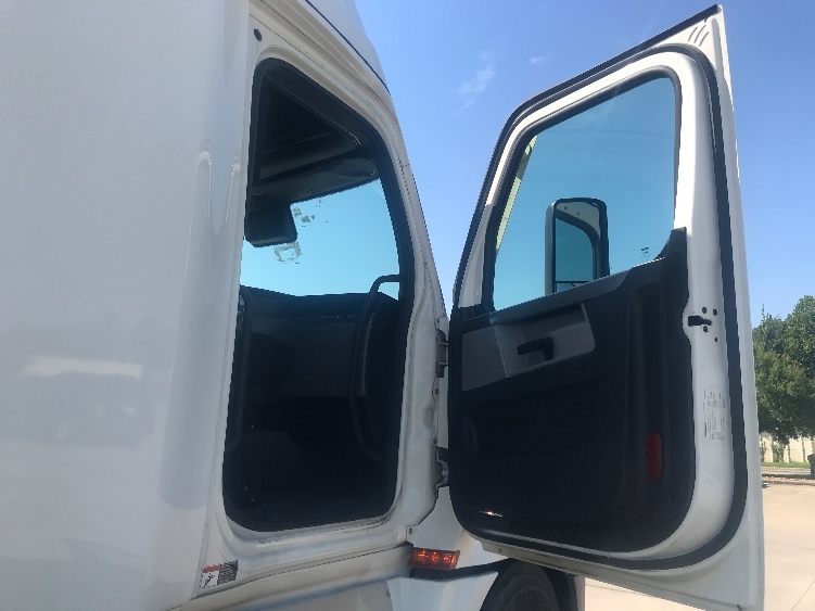 Used 2022 Freightliner Cascadia - photo 15