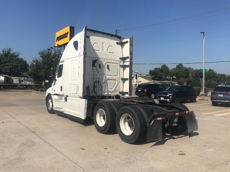 Used 2022 Freightliner Cascadia - photo 7
