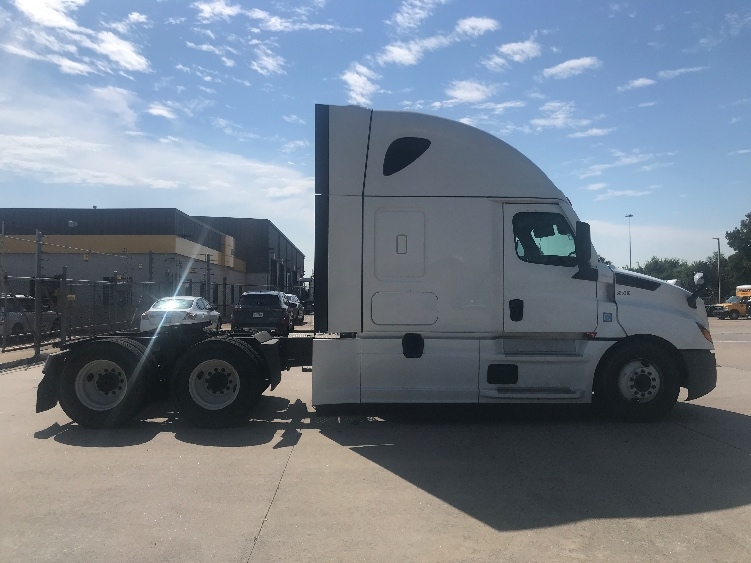 Used 2022 Freightliner Cascadia - photo 10
