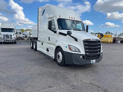Used 2022 Freightliner Cascadia Detroit DD15AT Semi Truck with Sleeper Cab for sale #385311 - photo 1