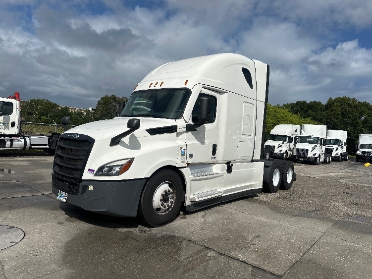 Used 2022 Freightliner Cascadia - photo 5