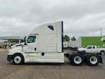Used 2022 Freightliner Cascadia Detroit DD15AT Semi Truck with Sleeper Cab for sale #385325 - photo 4
