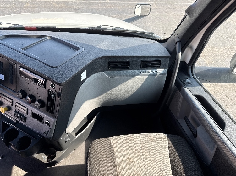 Used 2022 Freightliner Cascadia - photo 16