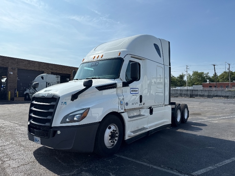 Used 2022 Freightliner Cascadia - photo 5